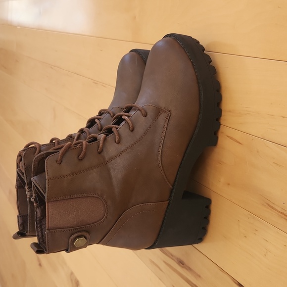 Boots - Picture 4 of 5